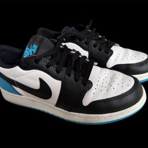 Nike Air Jordan Black-White-Blue Like new women’s size 8 - men’s size 6.5